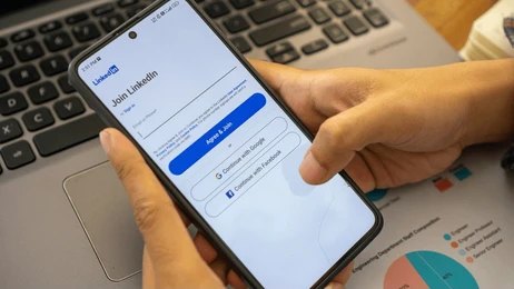 NimoHR | How to Perfectly Align Your LinkedIn Profile with Your Resume